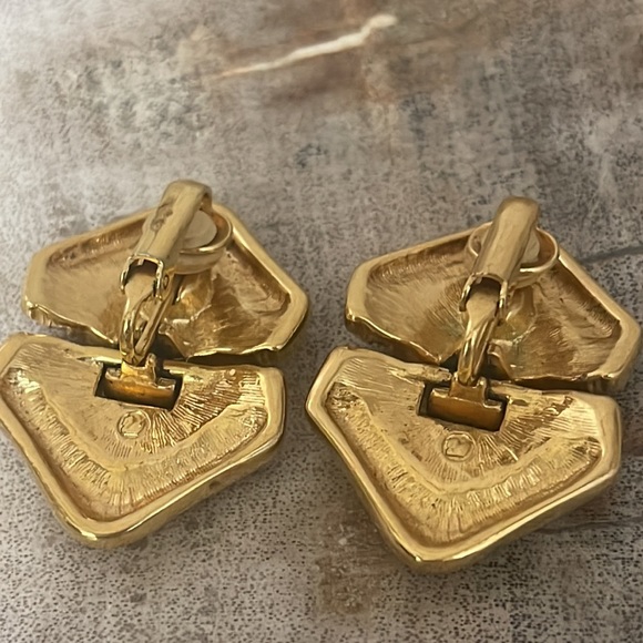 Swarovski Swan Green Emerald Clip-On Earrings - Picture 4 of 6